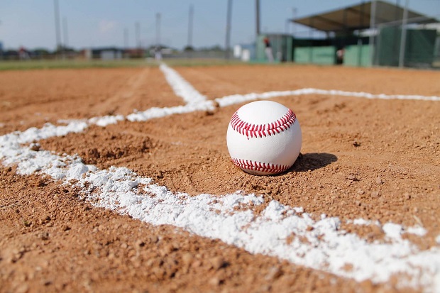 baseball-field-1563858_1920-1.jpg