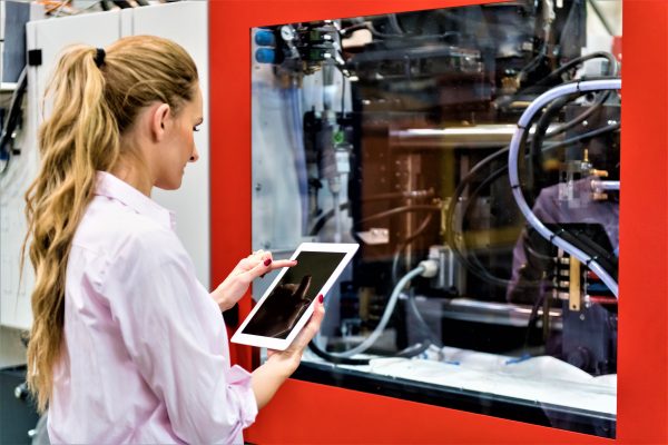 Smart-Machines-Are-The-Future-Of-Manufacturing-600x400.jpg