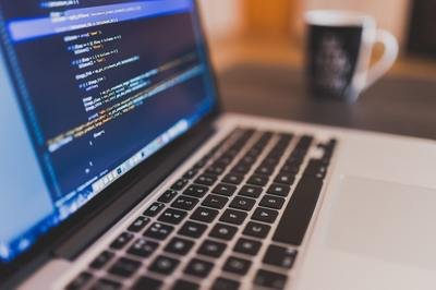 ERP+vendor+implementation+services+-+laptop+and+code.jpg