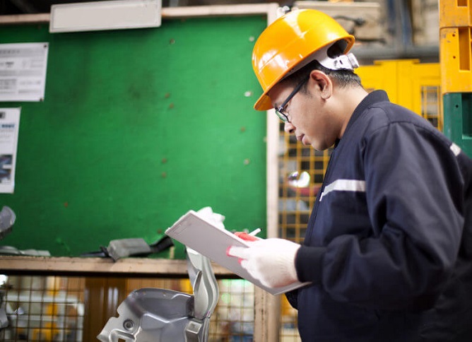 Industrial-Engineer-768x557.jpg